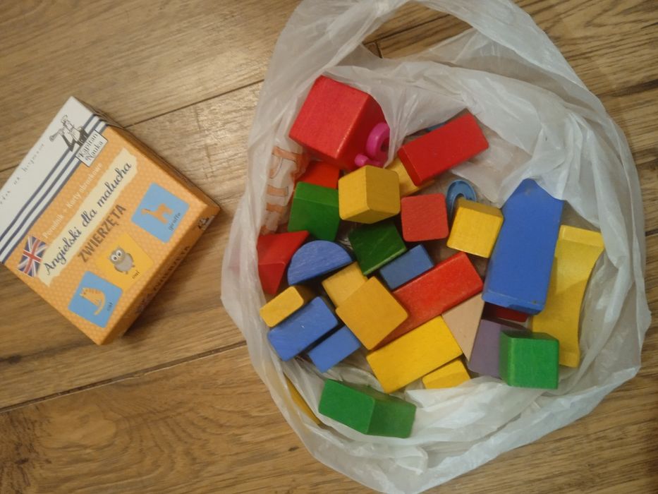 Klocki dla dzieci plus gratis inne zabawki