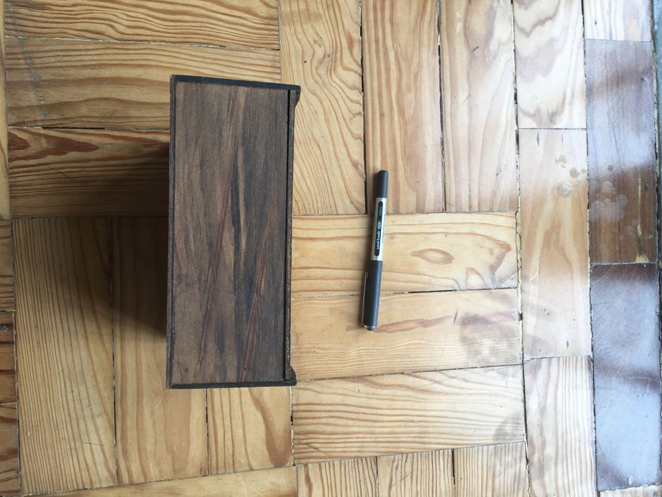 Caixa madeira Chevignon vintage