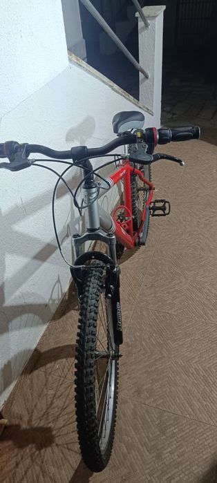 Bicicleta de montanha (BTT) de marca KX, modelo Sport 106