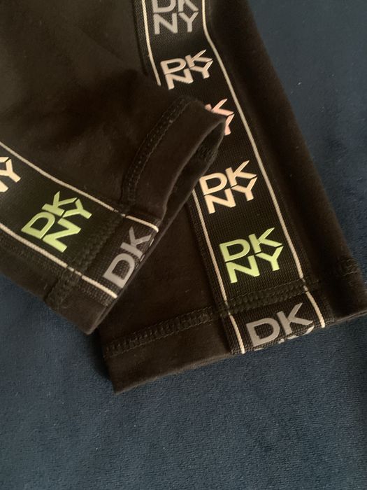 DKNY leginsy czarne sportowe z lampasami