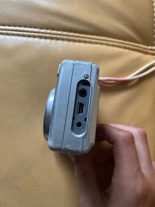 компактний цифровий фотоапарат Canon PowerShot A550