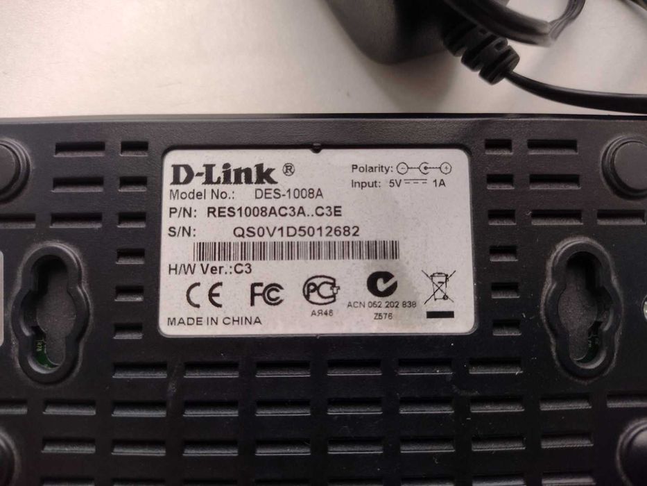 Продам комутатор ХАБ D-Link DES-1008A