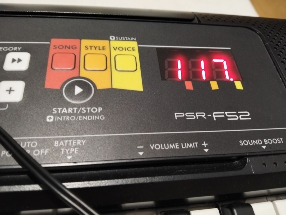 Vendo ou troco Piano PSR-f52 para despachar