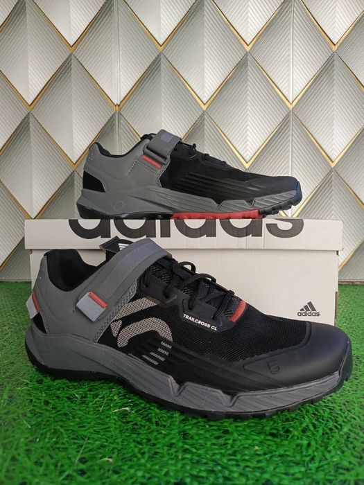 велокросівки adidas (43,45,46,47р)