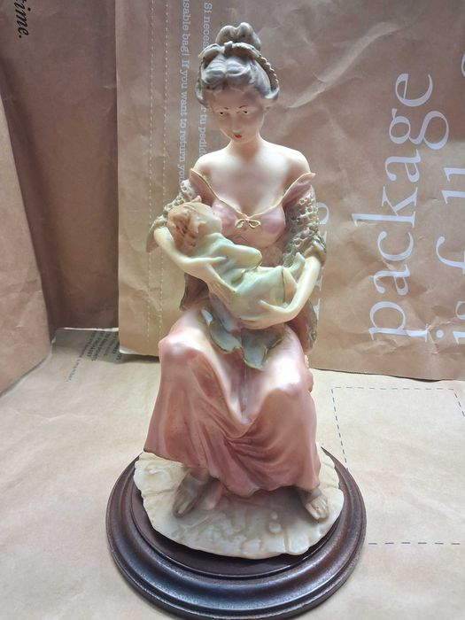 Estatueta - Mãe Pobre