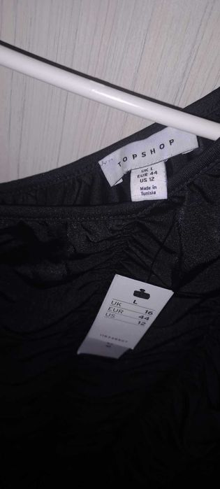 Czarna sukienka marszczona asymetryczna na ramiączkach