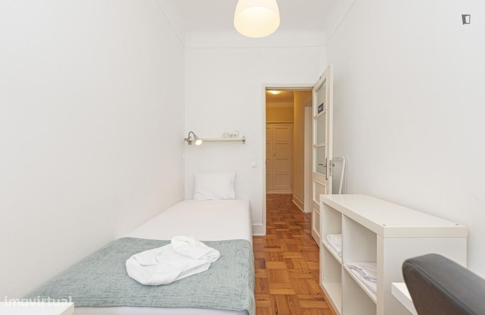 Quarto - localizado em Sete Rios Lisbon