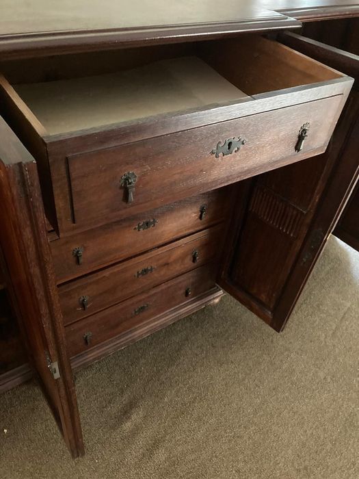 Aparador em madeira de qualidade