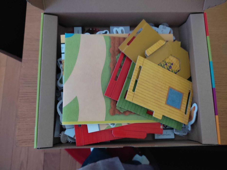 Jogo Montessori da Clementoni "Quinta das palavras", dos 3 aos 6 anos