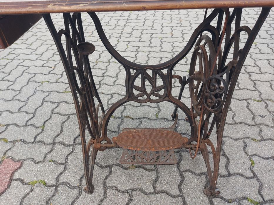 Stara maszyna do szycia Naumann kolekcjonerska