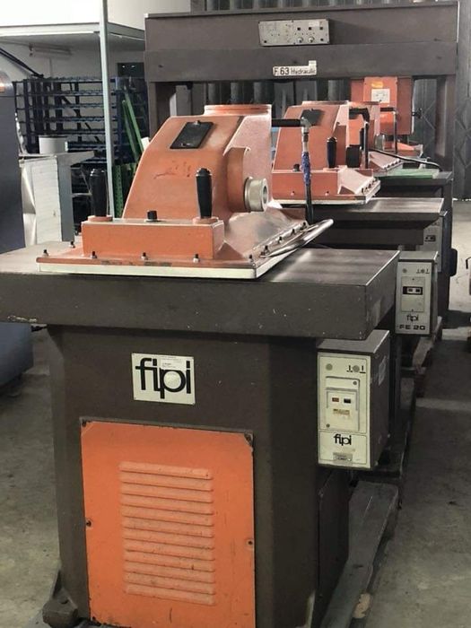 Máquinas fabrica corte e costura