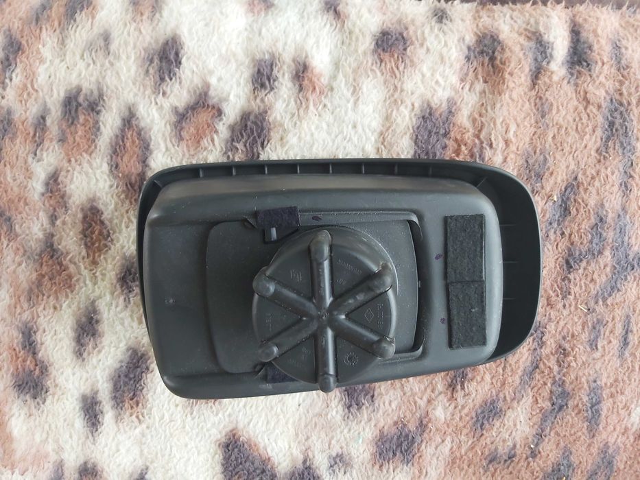 Вставка в подстаканник Renault Captur 1