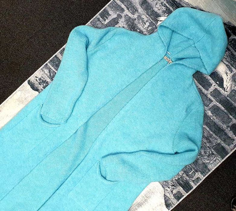 Sweter typu kardigam z kapturem w pięknej mięcie 38 do 48  oversize