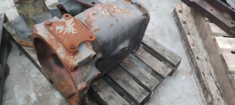 Korpus obudowa skrzyni mostu zwolnicy Massey 690