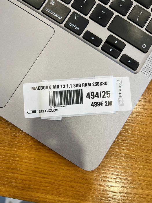 MACBOOK AIR 13 1.1 8GB RAM 256SSD