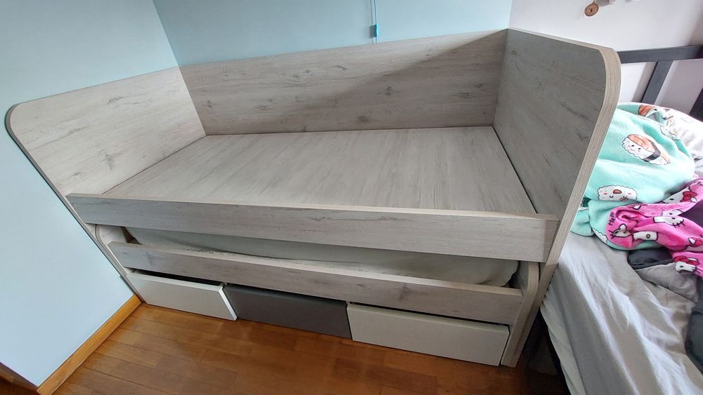Cama dupla com gavetas