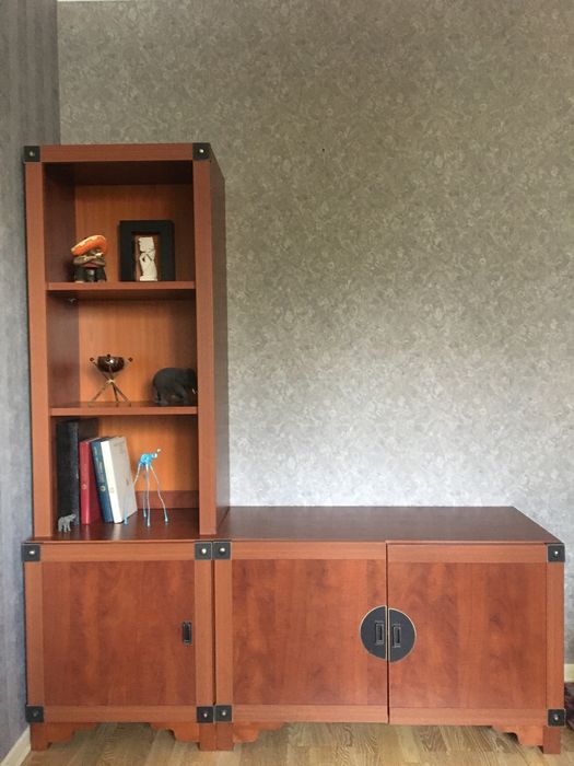 Меблі для кабінету або підліткової кімнати