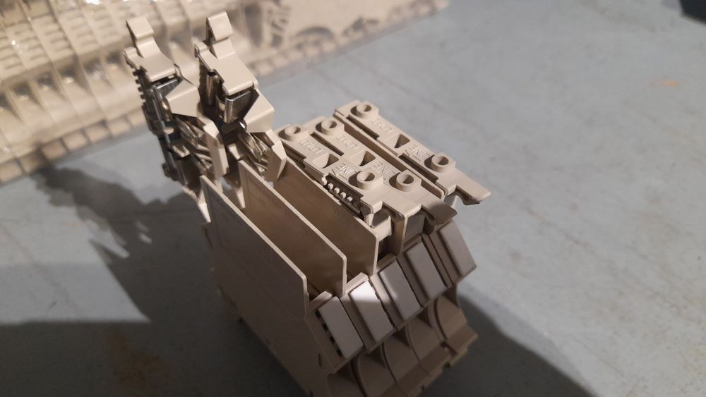 Fuse Holder + Fuses64740669871747120