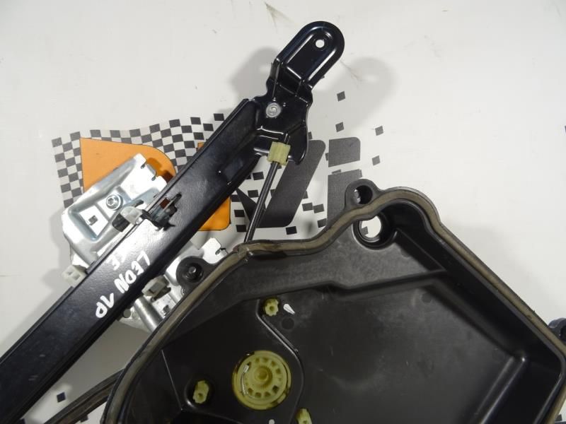 Elevador vidros trás esquerdo SEAT Leon (1P1)