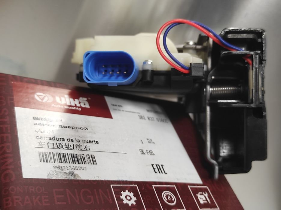 Замок передньої правої дверки  VW T5-T6 (06-19) (7e1837016a) VAG.