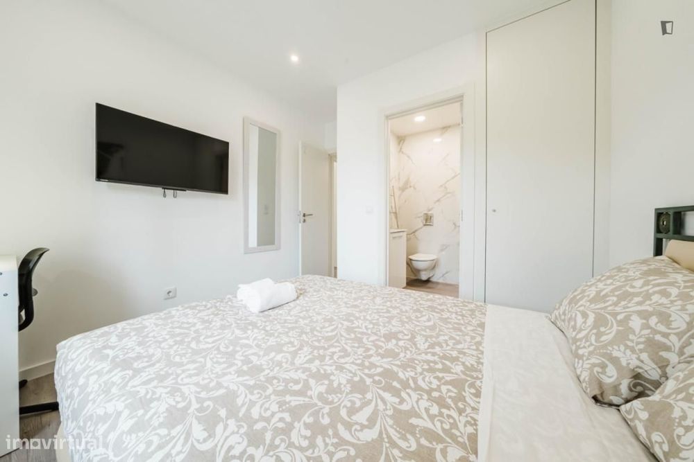 Quarto - localizado em Lumiar Lisbon