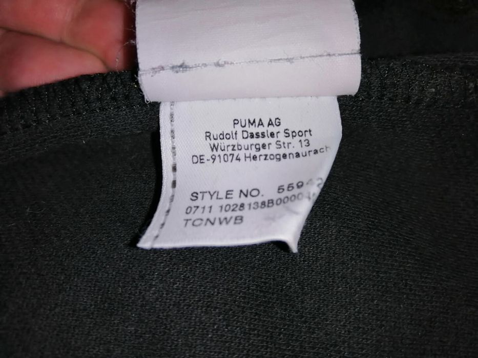 Czarna kurtka bomberka