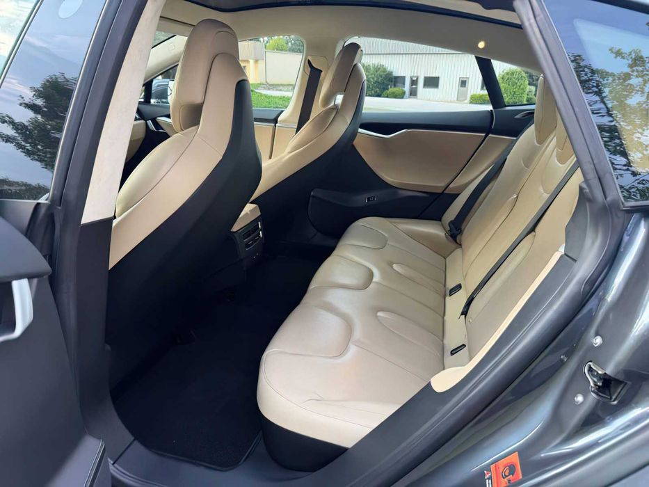 Tesla Model S      2017