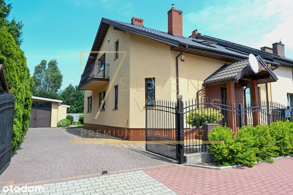 Funkcjonalny dom z ogrodem w kameralnym otoczeniu