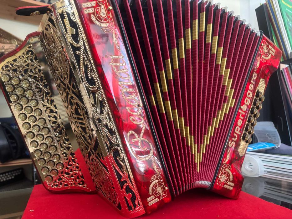 Concertina Superleggera dourada