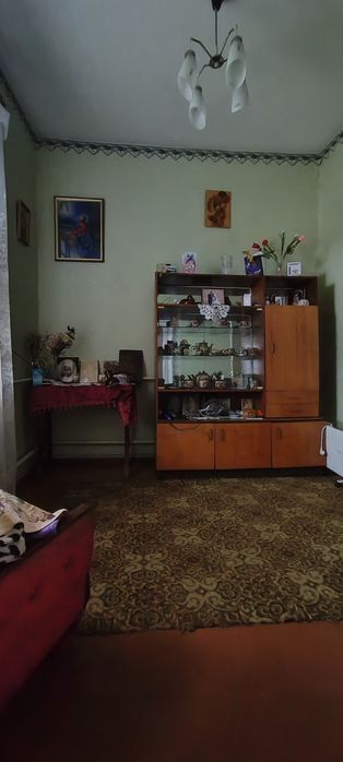 Продаж будинку  з окремим подвір'ям .