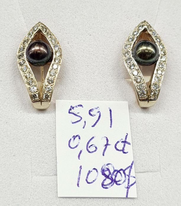 В продаже золотые серьги в белом золоте с бриллиантами и черным жемчуг