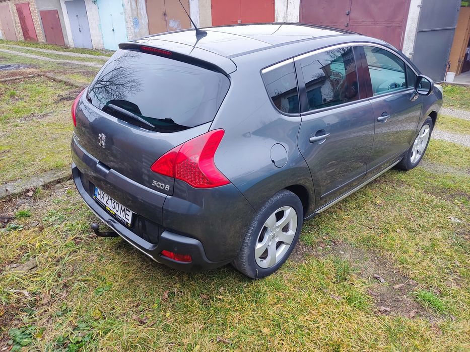 Peugeot 3008 2010 року