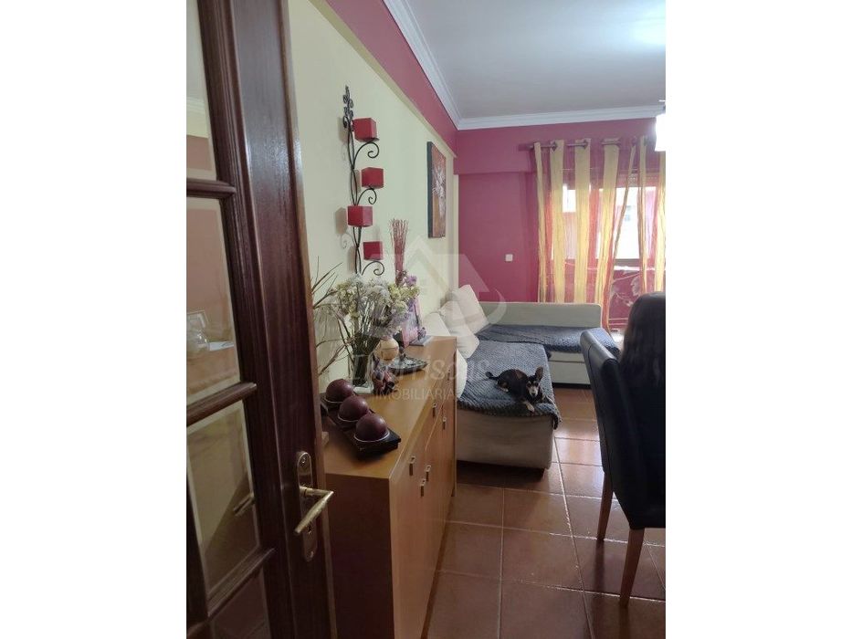Apartamento T2 luminoso com varanda em Odivelas