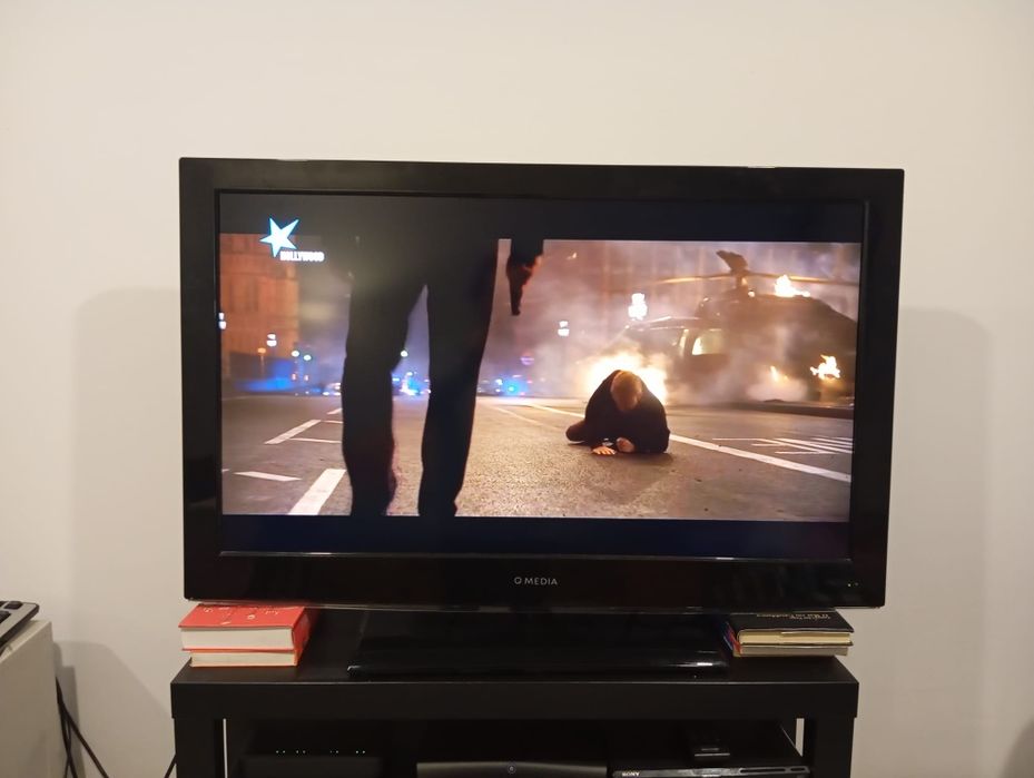 TV QMedia 101cm + Desktop + Teclado + Rato + Cabos