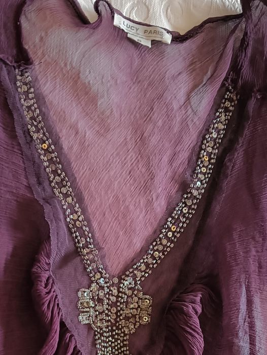 Vendo três peças de roupa.