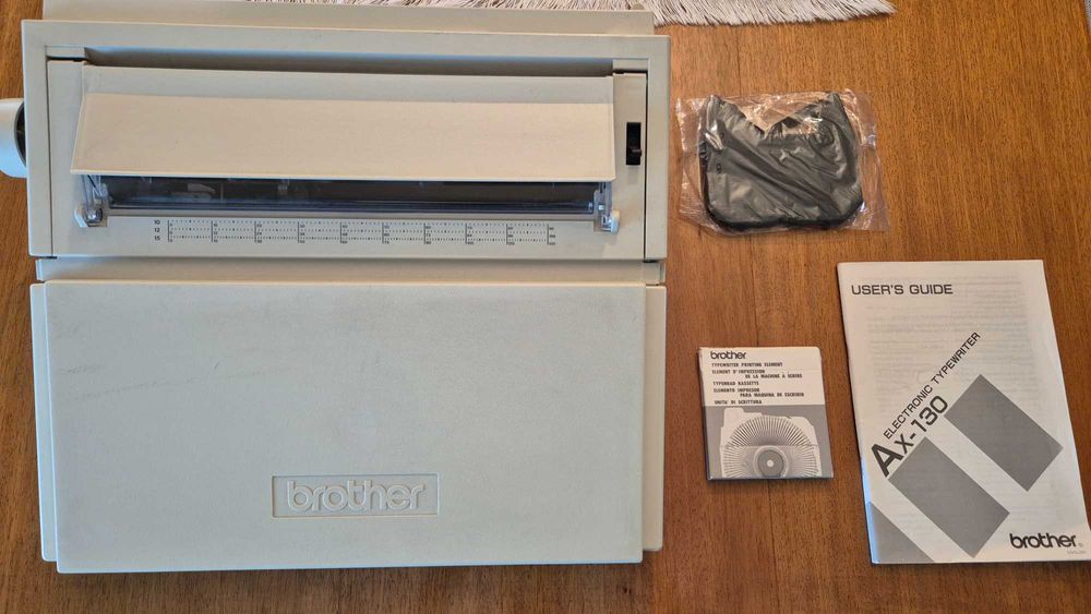 Vendo Máquina de Escrever eletrónica BROTHER AX-130 - Óptimo estado!