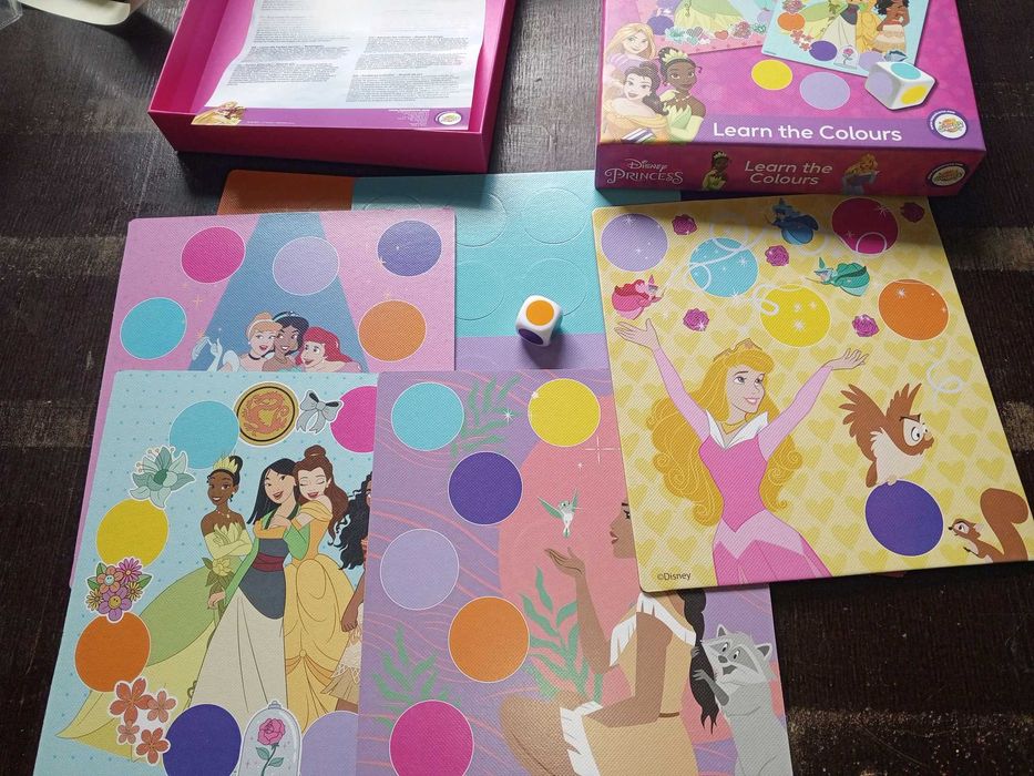 Gra nauka kolorów dla malej dziewczynki