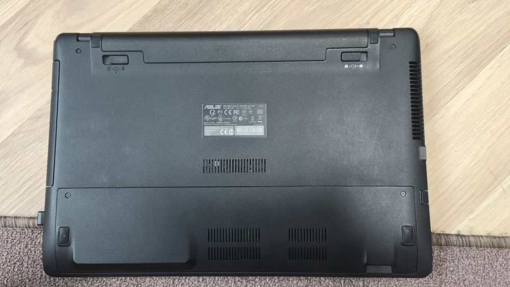 Ноутбук асус x550v доброму збереженому стані.