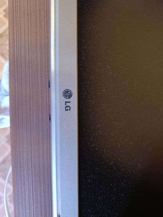 Монитор LG w2242TE