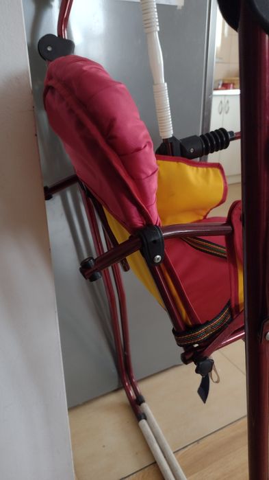 Huśtawka składana dla dziecka na zewnątrz i do wewnątrz domu