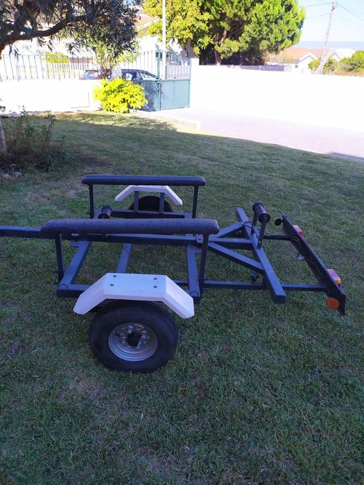 Atrelado para barco pequeno, em óptimo estado