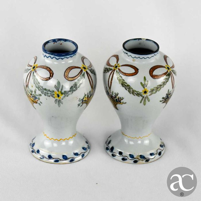 Par de jarras em Faiança da Torrinha, Colecção António Capucho