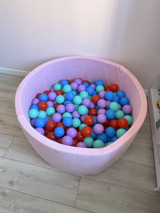 Детский сухой бассейн 100×40 см с шариками, отличное состояние