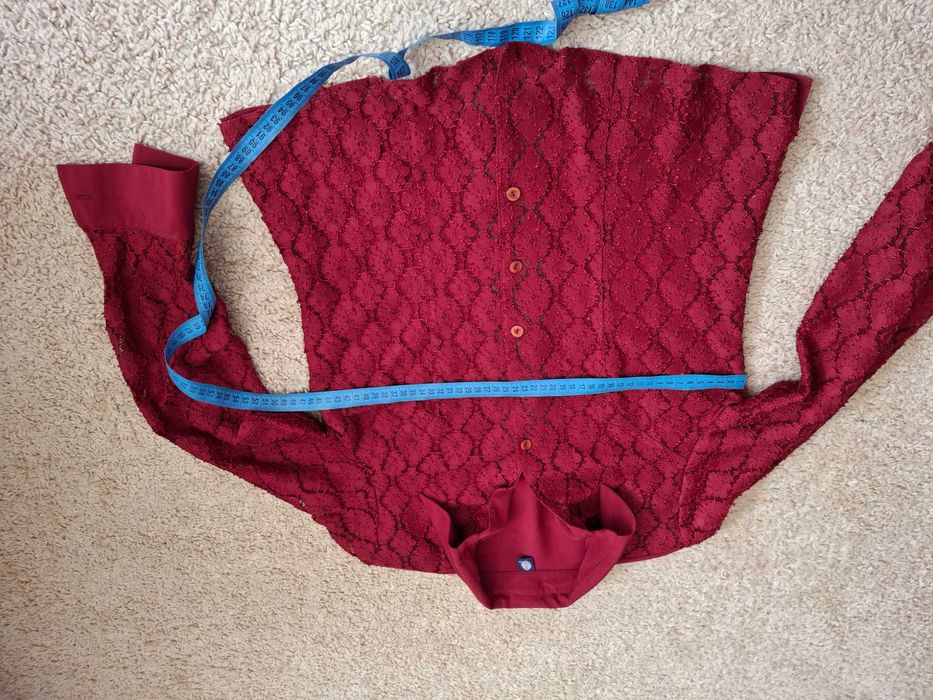 Bluza damską koloru bordowego