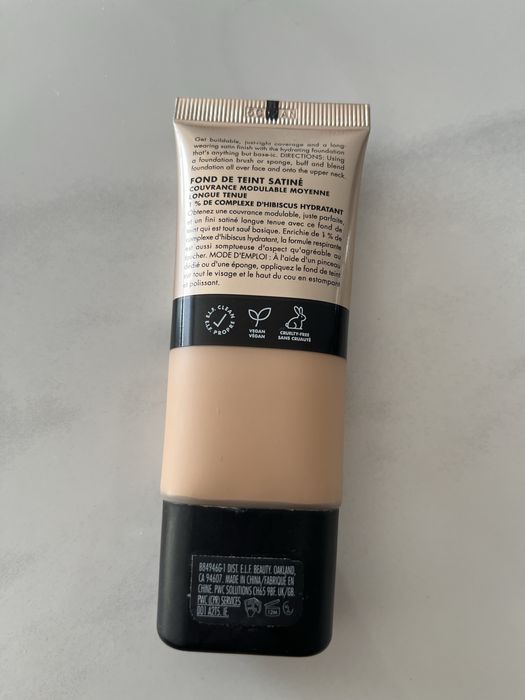Elf e.l.f podkład soft glam 25 light neutral