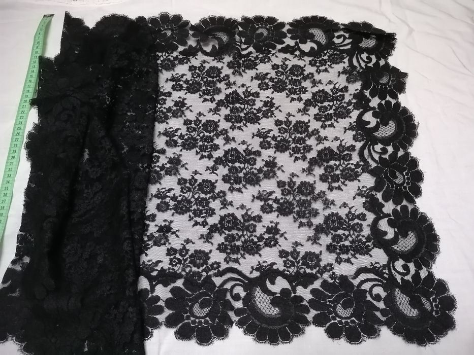 Lenços antigos de cabeça e ombros.