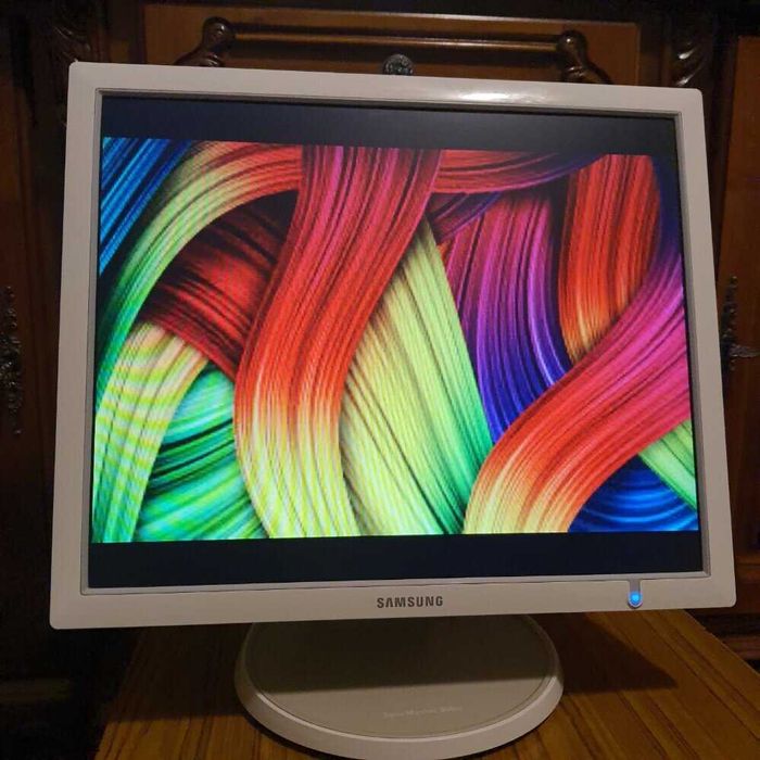 Робочий монітор Samsung SyncMaster 960 BF 19"