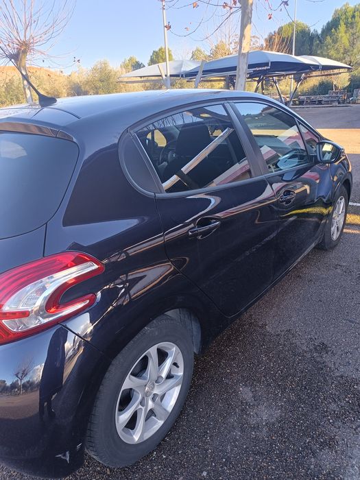 Peugeot 208 usado em muito bom estado