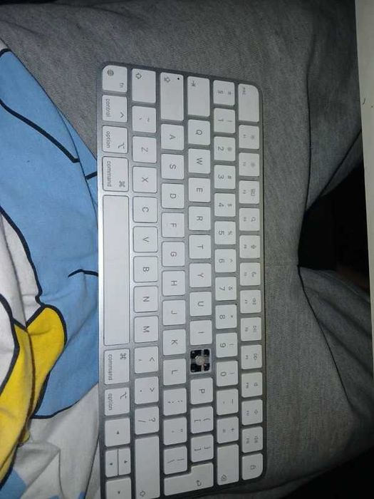 Apple Magic Keyboard z Touch ID, model A2449