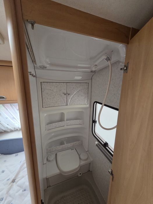 Przyczepa kempingowa HOBBY 460 z napędem oraz przedsionkiem DMC 1300kg